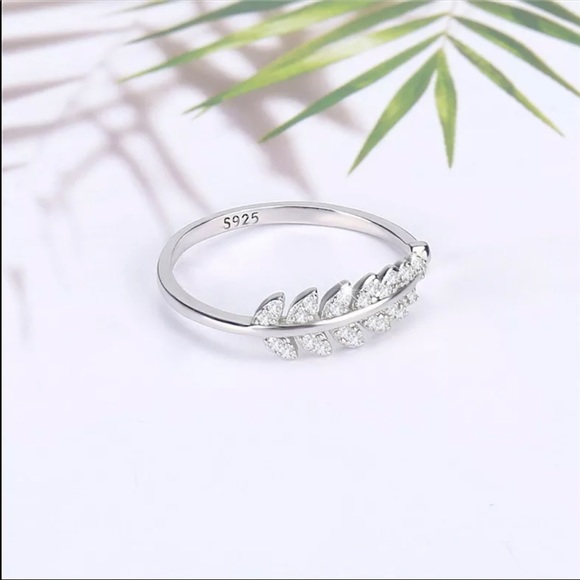 New Women’s 925 Silver Adjustable Olive Diamond Ring - Picture 2 of 6